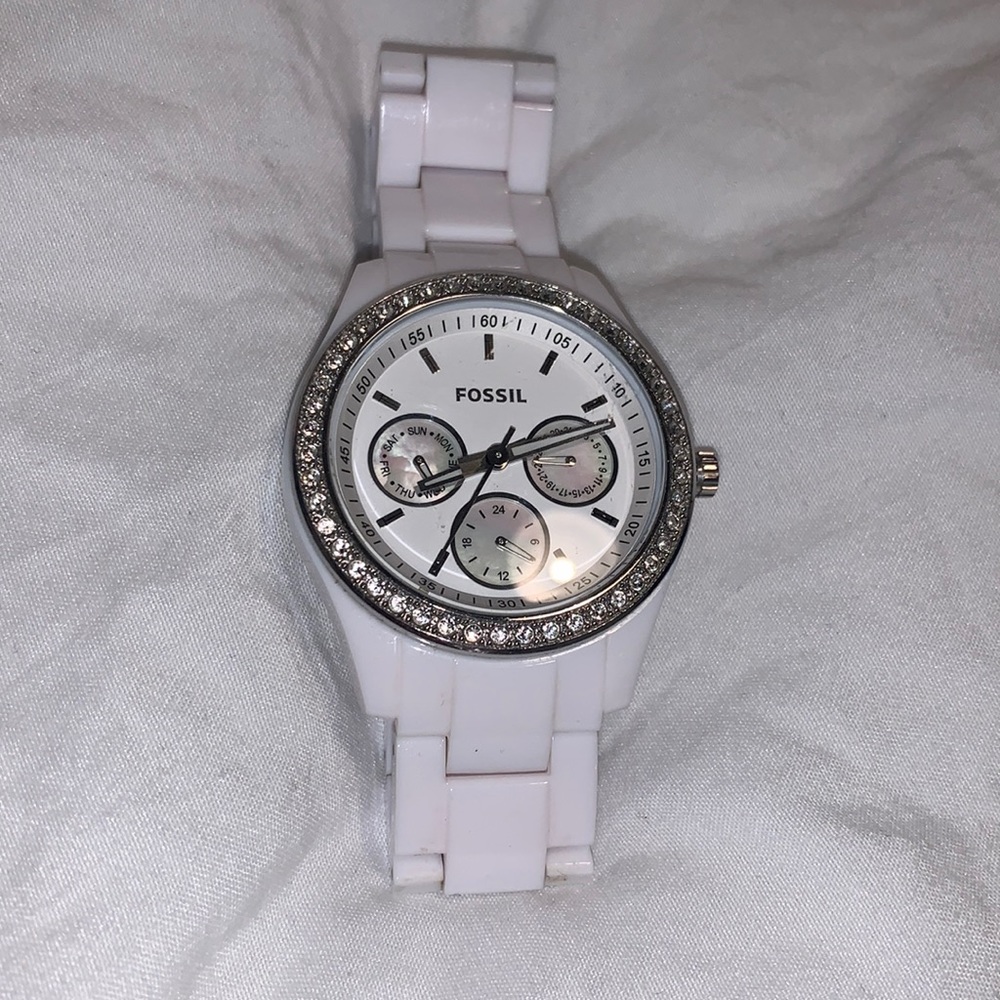 White fossil watch (needs new battery)